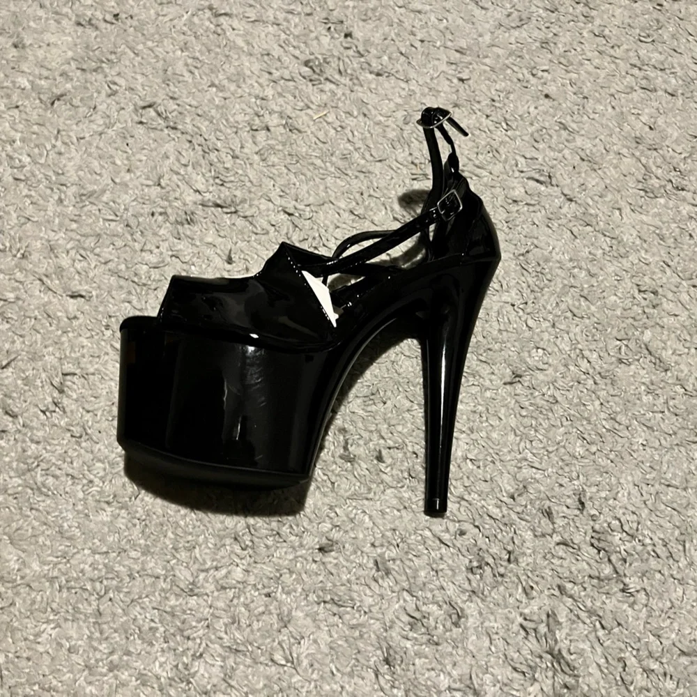 Ellie Platform heels Size 11 - Picture 5 of 12